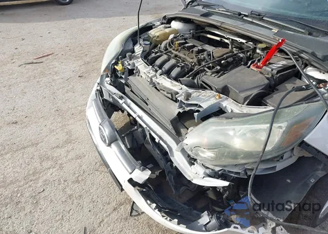 2014 Ford Focus Titanium z USA, uszkodzony, nr VIN 1FADP3J20EL403471